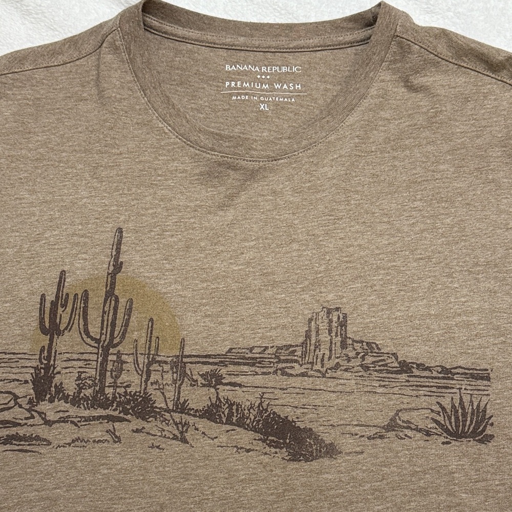 🏜️Banana Republic Tan Desert Scene Tee - Picture 2 of 7